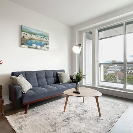 Spacious New Apartment With Working Space@Oakridge 溫哥華 外观 照片