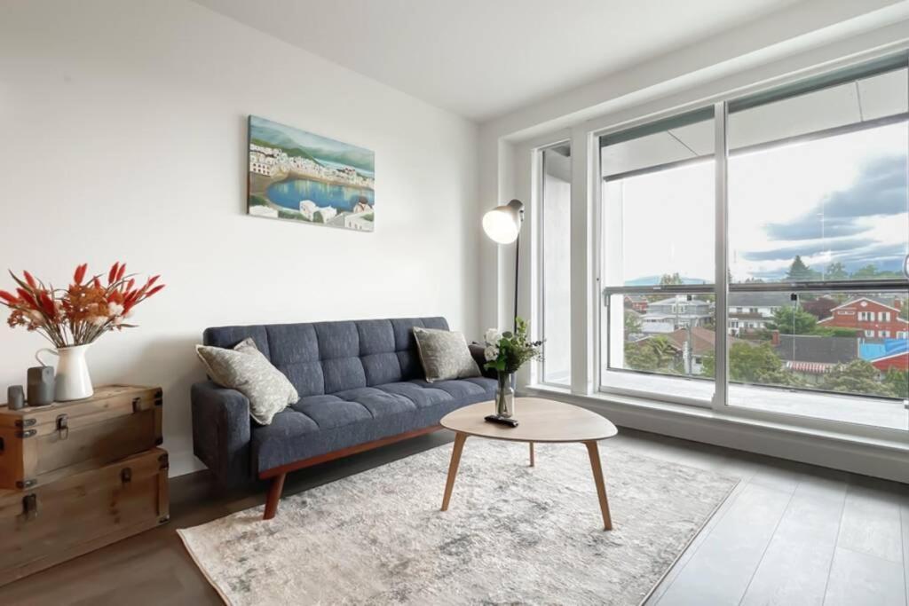 Spacious New Apartment With Working Space@Oakridge 溫哥華 外观 照片